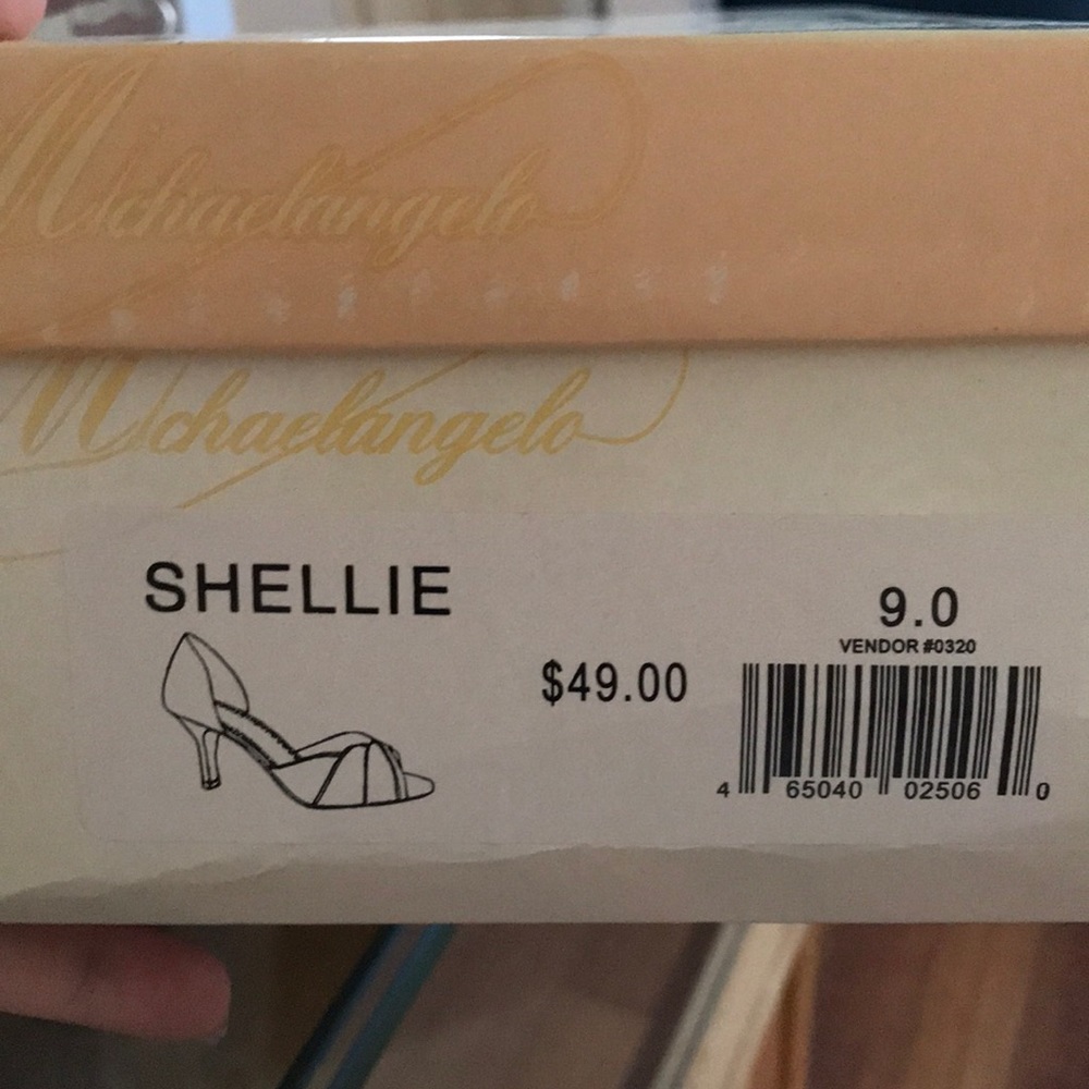 Michael Angelo size 9 “Shellie” dyeable shoes